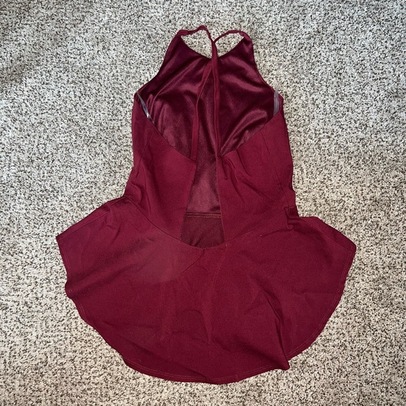 🎆 Maroon Backless Formal Top - Picture 2 of 3